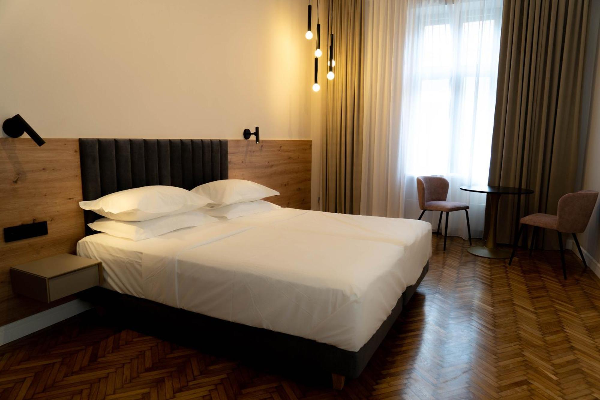 Bloom Downtown Suites Cluj-Napoca Exterior photo
