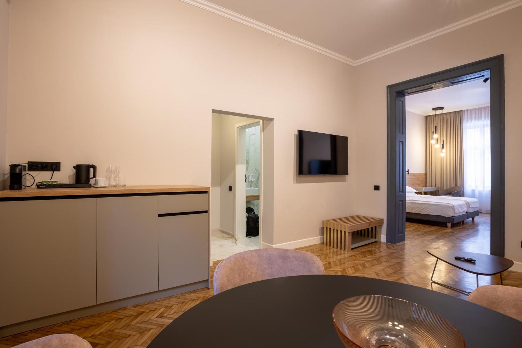 Bloom Downtown Suites Cluj-Napoca Exterior photo